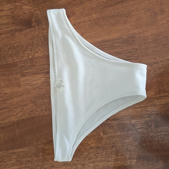 Bikini tops and bottoms - Picture 11 of 11